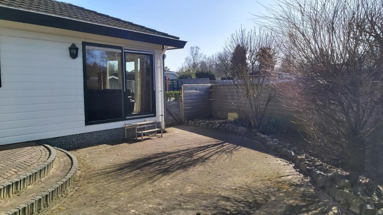 Ruim Familie Chalet Tot 4 Personen Op De Veluwe Bungalowpark De Kern Putten Exterior photo