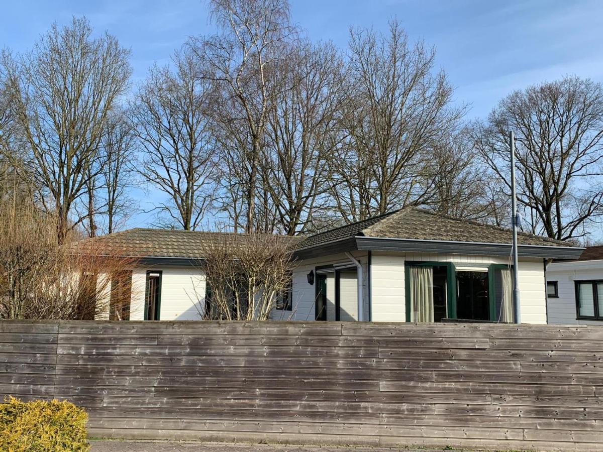 Ruim Familie Chalet Tot 4 Personen Op De Veluwe Bungalowpark De Kern Putten Exterior photo