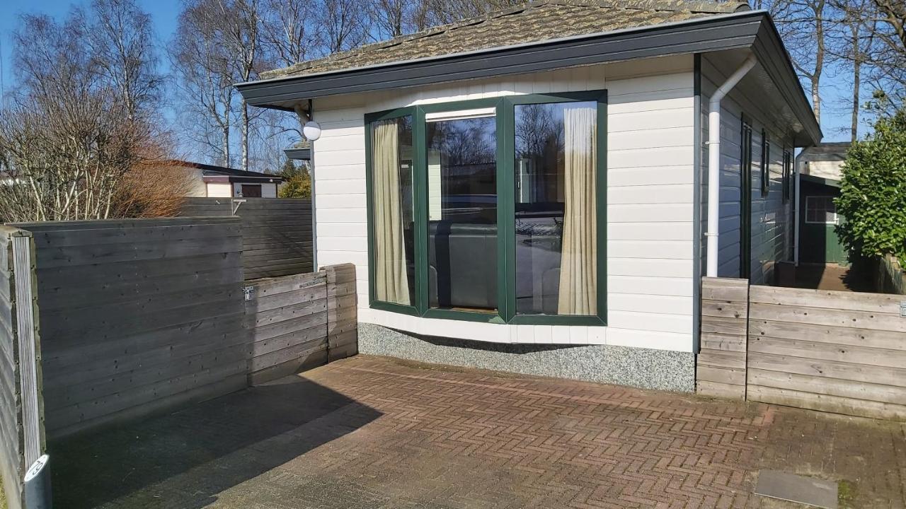 Ruim Familie Chalet Tot 4 Personen Op De Veluwe Bungalowpark De Kern Putten Exterior photo