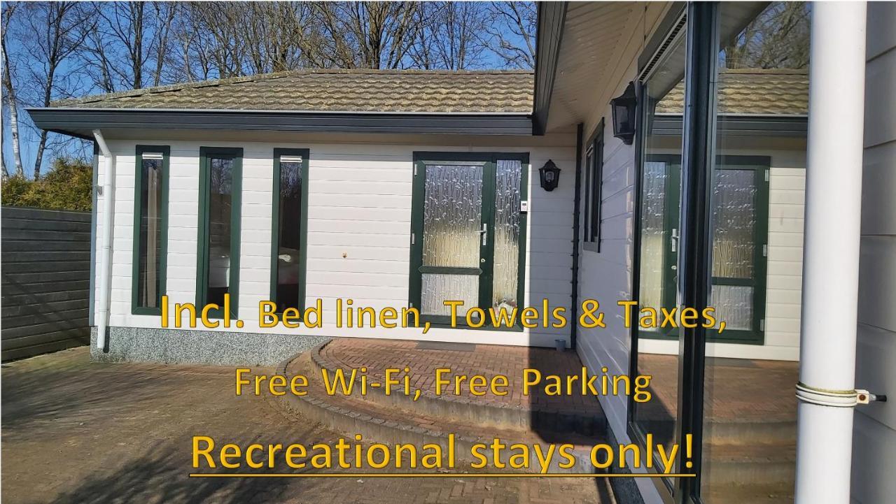 Ruim Familie Chalet Tot 4 Personen Op De Veluwe Bungalowpark De Kern Putten Exterior photo