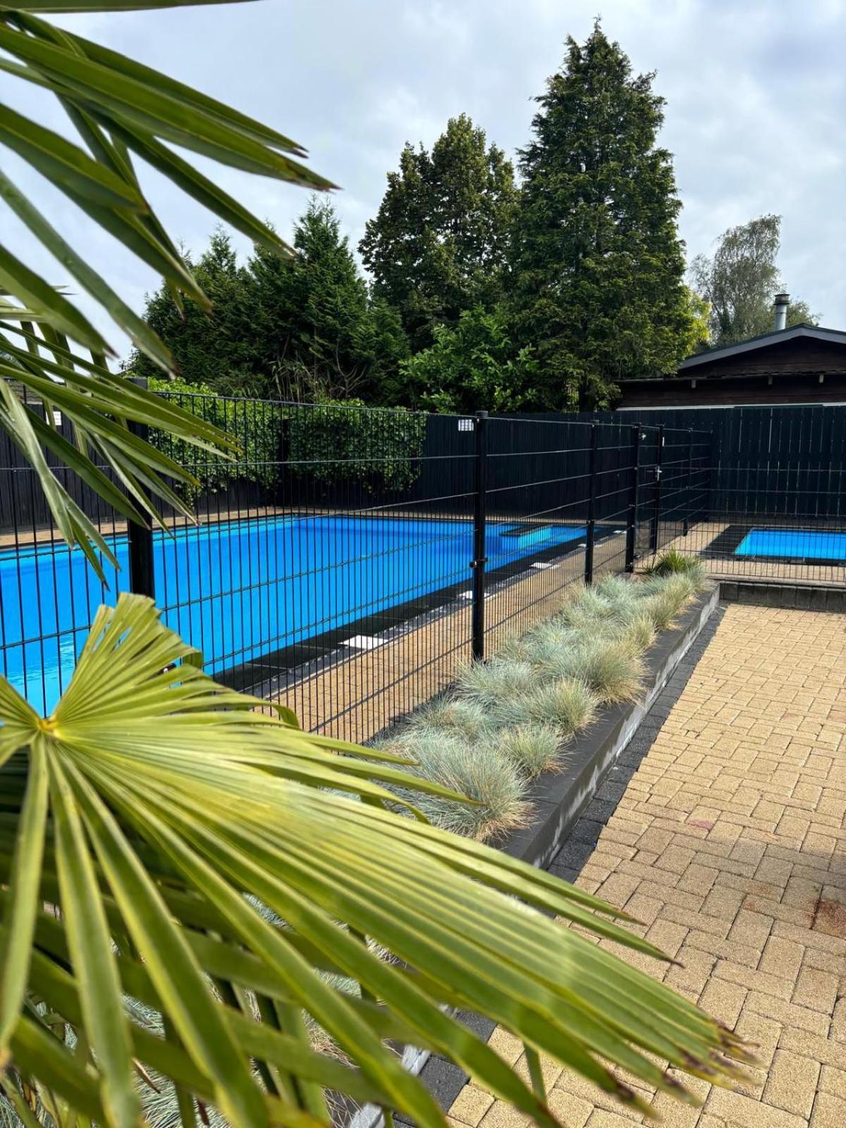 Ruim Familie Chalet Tot 4 Personen Op De Veluwe Bungalowpark De Kern Putten Exterior photo